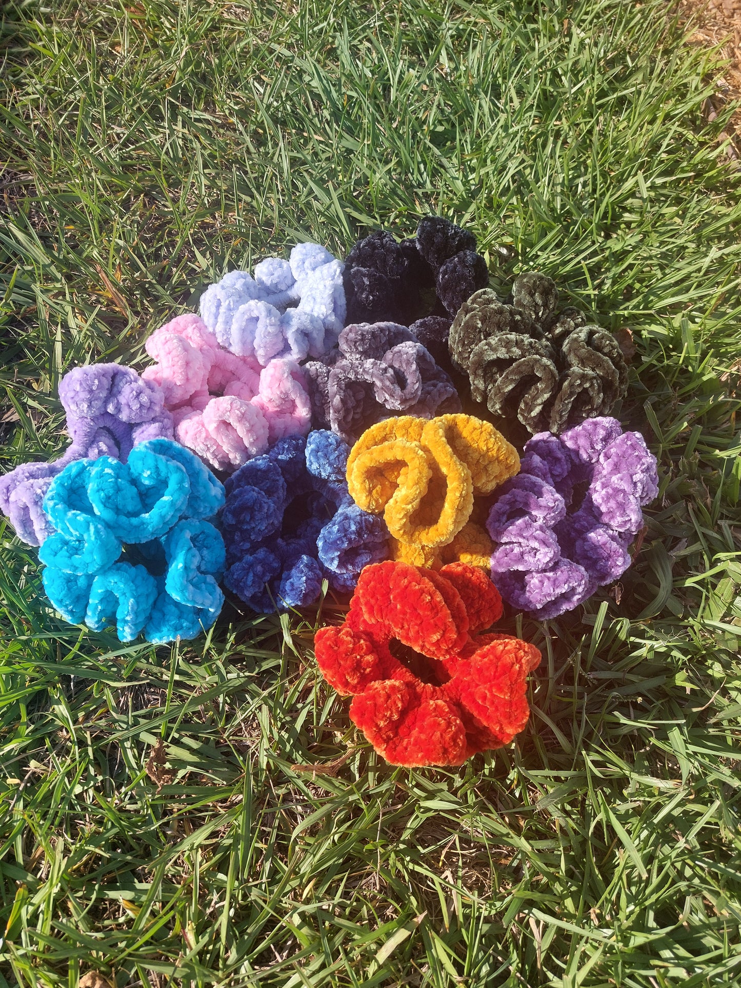 1 mystery Velvet scrunchie